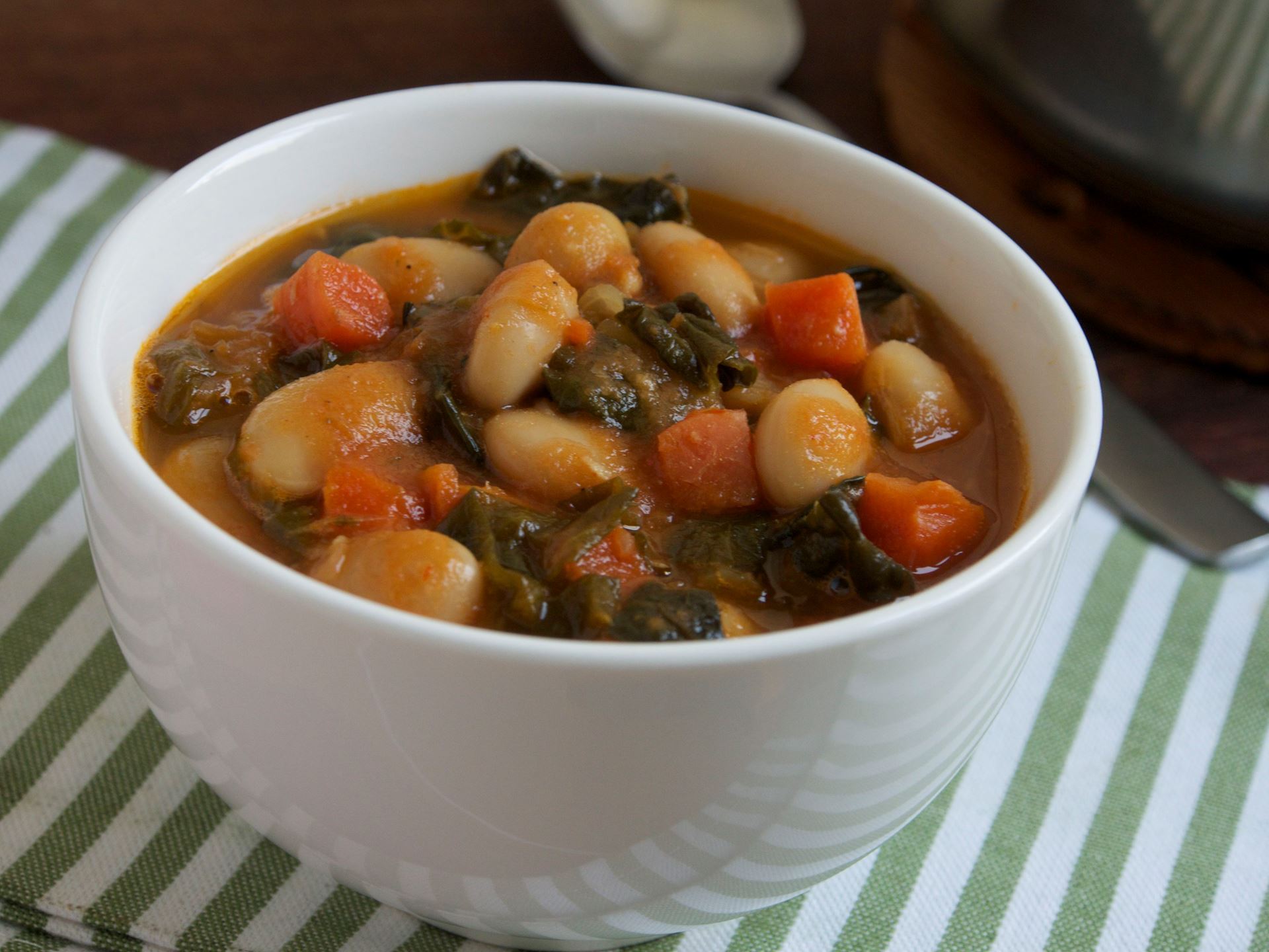 Picture of Tuscan White Bean Soup with Greens (Vegetarian) -- 22 oz