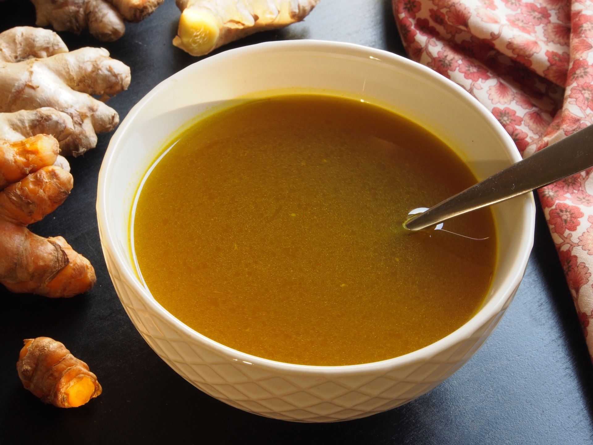 Picture of Ginger-Turmeric Infused Chicken Broth - 22 oz